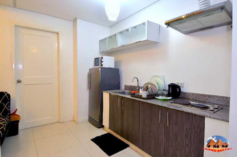 Jmm Apartment Suites Манила Экстерьер фото